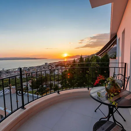 Smaragd - 150m2 - New Penthouse With Amazing Sea View, Panoramic Elevator And Shared Pool מאקרסקה